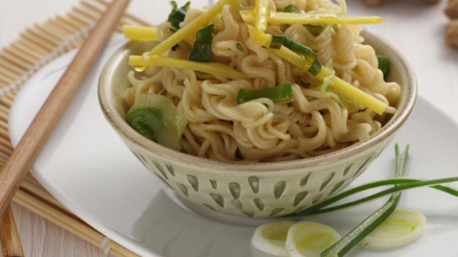 Noodles al Pollo con Zenzero e Mandorle