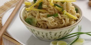 Noodles al Pollo con Zenzero e Mandorle